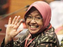 Risma Tak Dilibatkan dalam Pembagian Bansos di Masa Pemilu, Pengamat: Jokowi Punya Kepentingan!