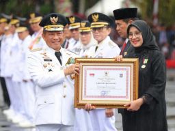 Diserahkan Mendagri, Presiden Jokowi Beri Penghargaan Sekali Seumur Hidup ke Bupati Banyuwangi
