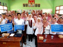 Salurkan Insentif Rp 7,2 M untuk 1.200 Guru PAUD, Bupati Ipuk: Apresiasi atas Pengabdian yang Tulus!