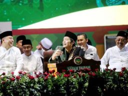 Gus Iqdam Pengajian Akbar di Kota Pahlawan: Saya Orang Blitar Bangga dengan Surabaya!