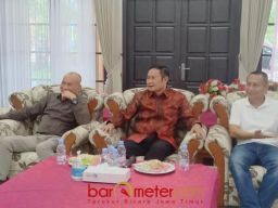 Istrinya Keok di Pilbup Lamongan 2020, Kini Eks Pj Sekdaprov Jatim Promosikan Anaknya Dampingi Yuhronur!