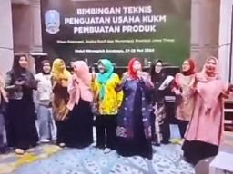 Apa-apaan Ini! Bimtek Dinkop UKM Jatim kok Jadi Ajang Kampanye Dukung Khofifah di Pilgub 2024
