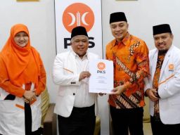 Dukung Calon Berpeluang Menang, PKS Beri SK untuk Eri Cahyadi dan Hanindhito
