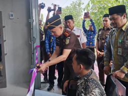 Dapat Bantuan Galeri Lukis dari Kajari Tuban, Seniman Difabel: Rasanya seperti Mimpi!
