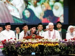 1 Muharam di Lamongan, Ngaji Bareng Gus Iqdam hingga Kampanye Gempur Rokok Ilegal