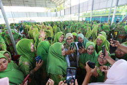 Ipuk Hadiri Pelantikan PAC Muslimat NU, Ajak Bangun Banyuwangi dari Arus Bawah
