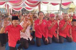 Kampanye Perdana, PDIP Surabaya Ajak Warga ke TPS Coblos Risma-Gus Hans dan Eri-Armuji!