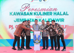 Resmikan Kawasan Kuliner Halal, Adhy Karyono: KUMKM Tulang Punggung PDRB Jatim!
