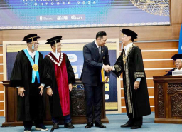 Raih Gelar Doktor dari Unair, AHY: Ini Wasiat Terakhir Almarhumah Ibu Ani Yudhoyono!
