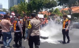 VIDEO: Demo Usut Tuntas Pemain Hibah Jatim, Gaungkan Yel-yel Tangkap Khofifah!
