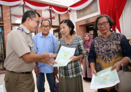 Disaksikan KPK hingga BPK, 39 Pemegang Surat Ijo di Surabaya Terima Sertifikat HGB!