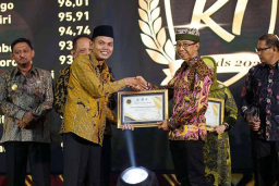 Komitmen Terhadap KIP, Banyuwangi Diganjar Penghargaan Badan Publik Informatif