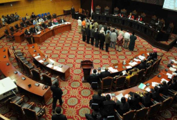 VIDEO: Khofifah Digugat Risma, Dulu 2 Kali Gugat Pakde Karwo!