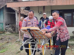 Aksi Mulia Polisi di Lamongan, Bantu Seumur Hidup Warga Lumpuh Sebatang Kara