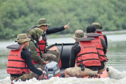 Tak Mau Kecolongan Ada 'Pagar Makan Lautan', Satpol PP Surabaya Gencar Patroli!