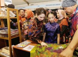 Arumi Bachsin di Festival Wastra Batik: Tanpa Bojonegoro, Indonesia Tak Lengkap!