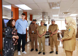 Tertarik Kemajuan Banyuwangi, Profesor Australia Turun Lakukan Riset!