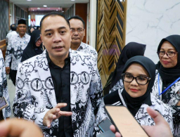 Eri Cahyadi Minta Guru di Surabaya Berkumpul 2 Bulan Sekali, Apa Tujuannya?