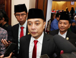 Dana Transfer Turun, Pendidikan dan Kesehatan Gratis di Surabaya Tetap Jalan!