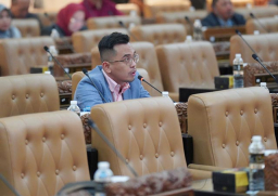 Khofifah Absen Lagi di Paripurna DPRD Jatim, Gerindra Protes Ingatkan soal Etika!