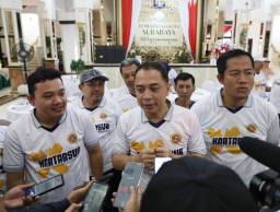 Eri Cahyadi Ingatkan Kontraktor Pemenang Tender: Tukangnya Harus Orang Surabaya!