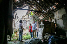 Adi Sutarwijono Gencar Blusukan, Tinjau Rutilahu dan Beri Bantuan Kursi Roda