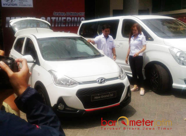 GENERASI BARU: New Hyundai H-1 dan City car New Hyundai i10 resmi dipasarkan di Surabaya. | Foto: Barometerjatim.com/FRIYANTO