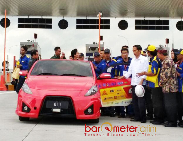 Jajal Mobil Listrik Ezzy II, Jokowi: Ada Masalah di Baterai