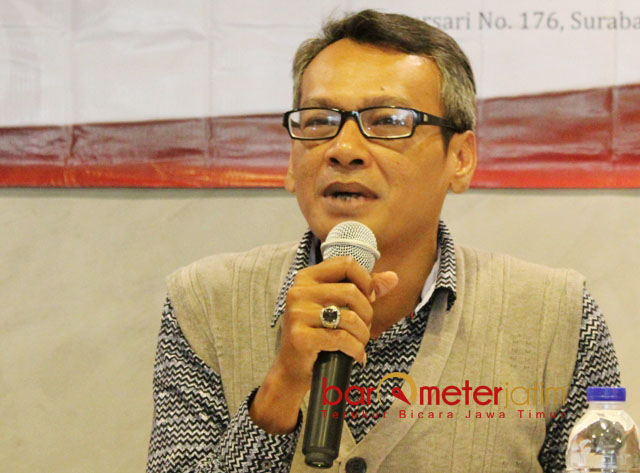TAK YAKIN YENNY BERSEDIA: Direktur SSC, Mochtar W Oetomo tak yakin Yenny Wahid menerima pinangan Partai Gerinda untuk dicalonkan sebagai Cagub di Pilgub Jatim 2018. | Foto: Barometerjatim.com/ROY HASIBUAN