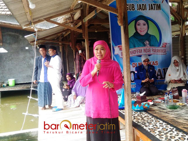 SIAPKAN BEASISWA S2: Cagub Jatim, Khofifah menggelar silaturahim dengan Komunitas Pemilih Setia Khofifah di Leran, Manyar, Gresik, Jumat (2/1). | Foto: Barometerjatim.com/ROY HASIBUAN