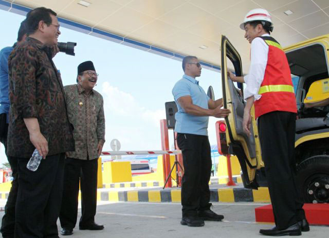 Pacu Infrastruktur, Jokowi Resmikan Tol Ngawi-Wilangan