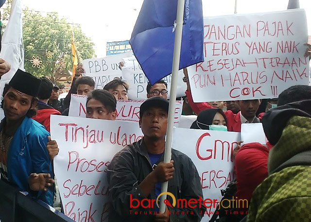 TAK VALID: Proses verifikasi data objek pajak di lapangan oleh Bapenda dan konsultan rekanan tidak valid. | Foto: Barometerjatim.com/HAMIM ANWAR