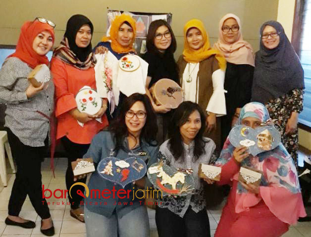 EKONOMI KREATIF: Crafter Surabaya, nama tak terdengar di Kota Pahlawan tapi karya-karyanya membanjiri pasar Amerika. | Foto: Barometerjatim.com/ WIRA HARLIJADI