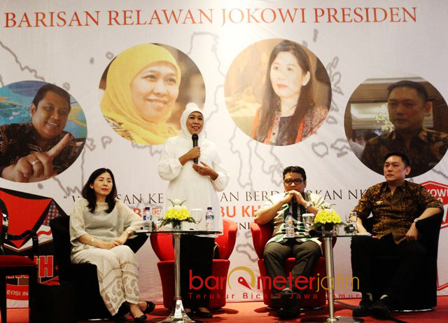 LOYALIS JOKOWI BARA JP: Khofifah menghadiri acara loyalis Jokowi, Bara JP di Surabaya, Rabu (20/6) malam, | Foto: Barometerjatim.com/MARIJAN AP