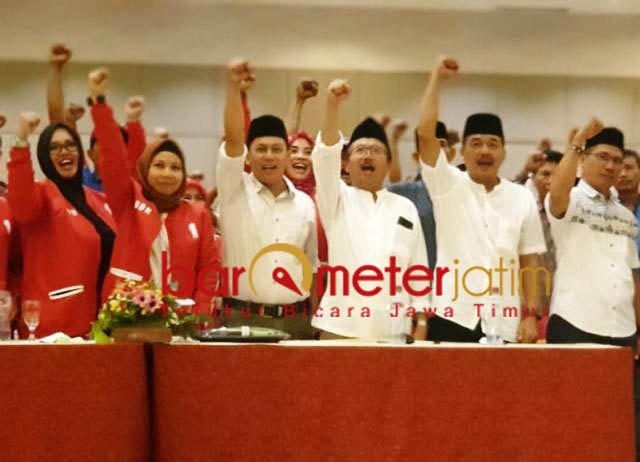 SEMANGAT PDIP: Bambang DH dan para Caleg PDIP, semangat memenangi Pileg 2019 tanpa terjebak saling hujat dalam kampanye. | Foto: Barometerjatim.com/WIRA HARLIJADI