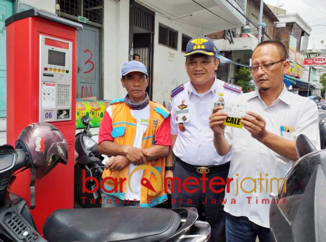 Nurhamim sidak parkir di Kali Tutup Gresik, Rabu (16/1). | Foto: Ist Barometerjatim.com/didik hendriyono