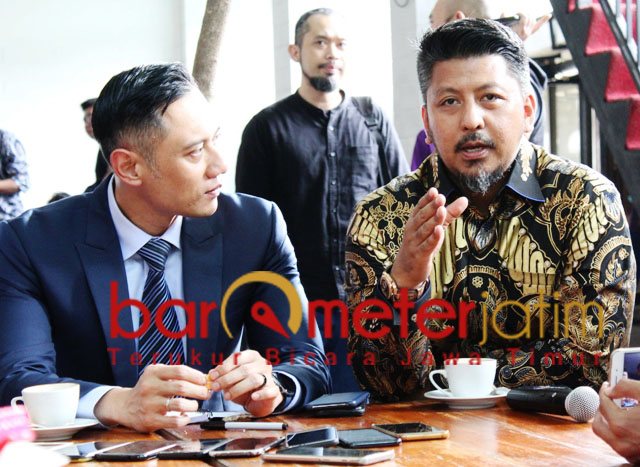 Renville Antonio (kanan) dan AHY, mainkan strategi rel ganda di Pemilu 2019. | Foto: Barometerjatim.com/roy hs