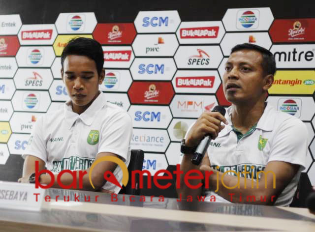 Bejo Sugiantoro (kanan), Persebaya siap tempur lawan Arema. | Foto: Barometerjatim.com/dani iqbaal