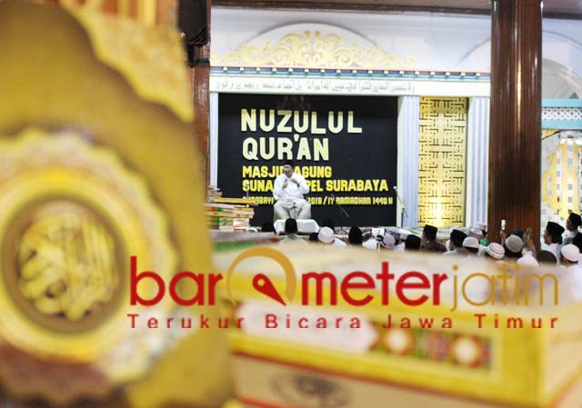 Peringatan Nuzulul Qur'an di Masjid Agung Sunan Ampel Surabaya. | Foto: Barometerjatim.com/roy hs