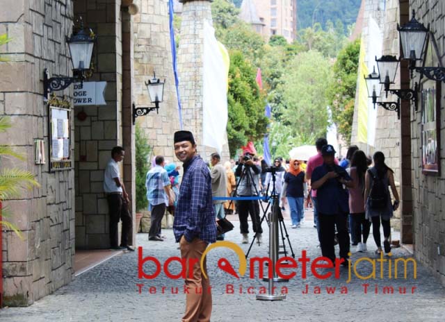 Gus Hans: Belajarlah Satu Tungku Tiga Batu dari Papua