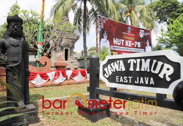 MINIATUR JAWA TIMUR: Ke TMII belum lengkap kalau belum ke Anjungan Jawa Timur. | Foto: Barometerjatim.com/ROY HS