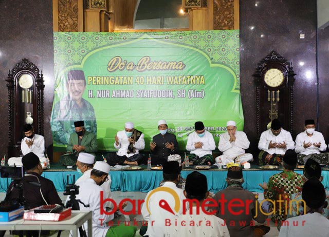 KESAKSIAN: Sejumlah pemuka agama dan tokoh masyarakat, menghadiri peringatan 40 hari wafatnya Cak Nur. | Foto: Barometerjatim.com/ROY