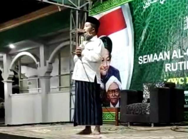 DISISIPI KAMPANYE: Zainal Hayat, acara pengajian rutin disisipi kampanye ajakan memilih Muhdlor-Subandi. | Foto: Capture Video