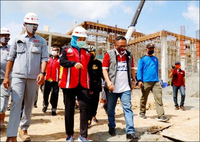 KUNJUNGAN KHOFIFAH: Gubernur Jatim Khofifah saat mengunjungi pembangunan Museum SBY-Ani, 18 Oktober 2020. | Foto: IST