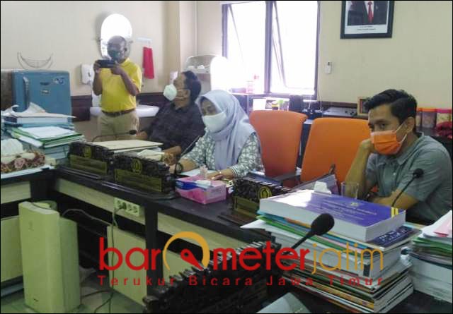 LAWAN COVID-19: Hearing Komisi B DPRD Surabaya dengan Dinkes dan pelaku UMKM soal vaksinasi. | Foto: Barometerjatim.com/ANDRIANSYAH