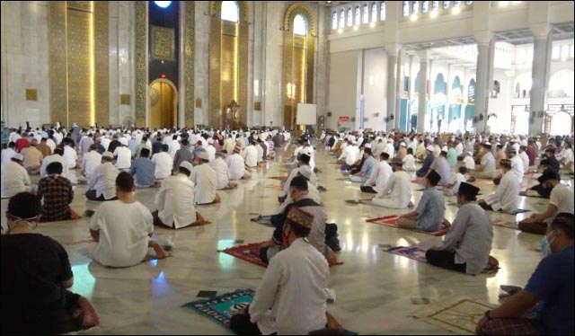 PROTOKOL KESEHATAN: Protokol kesehatan ketat dijalankan Masjid Al Akbar saat gelar shalat Idul Fitri. | Foto: IST
