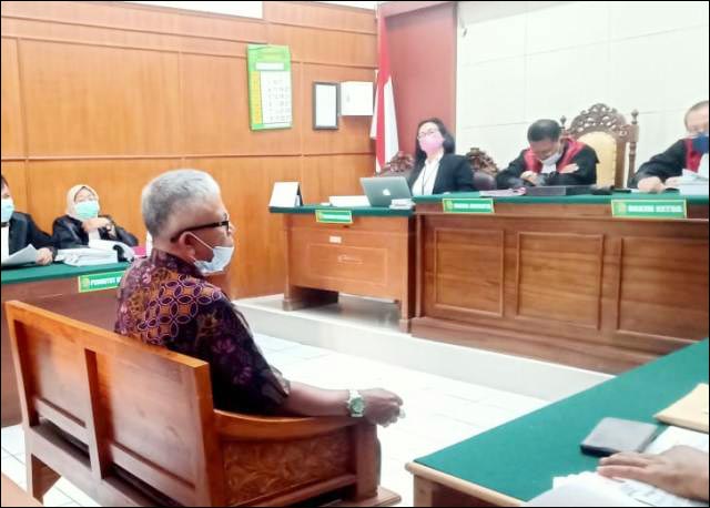 GARA-GARA KAYU: Sidang dugaan perkara tipu gelap jual beli kayu di Pengadilan Negeri PN Surabaya. | Foto: Barometerjatim.com/IST