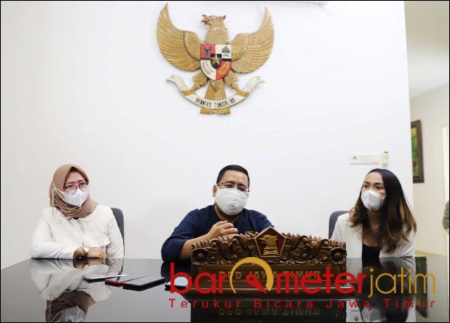 KADER TANGGUH: (Dari kiri) Nur Saidah, Anwar Sadad, dan Sally Atyasasmi. Gerindra ramah bagi perempuan. | Foto: Barometerjatim.com/ROY HS