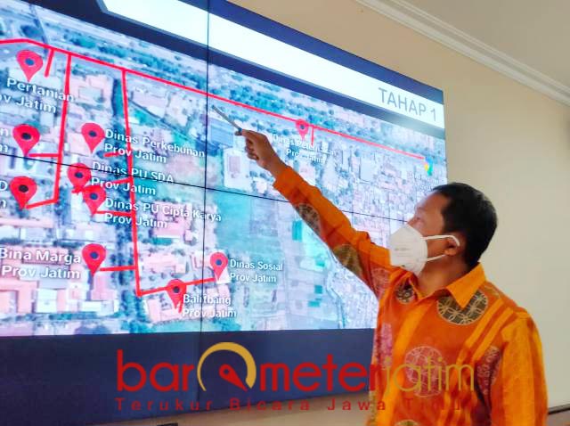 LAUNCHING: Arif Lukman Hakim, launching operasional infrastruktur backbone dan sistem monitoring jaringan TIK. | Foto: Barometerjatim.com/ROY HS