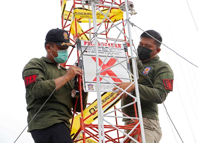 JALAN TERUS : Gugatan ke PTUN tidak menghalangi pelaksanaan penyegelan menara telekomunikasi. | Foto: Barometerjatim.com/IST